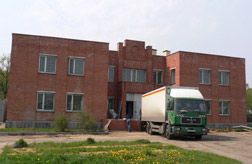 Продается Производственное здание свободного назначения c Мощностью 1600 КВТ Полную информацию и Фото Предприятия смотрите на сайте!! Предприятие включает в себя : - Кирпичное 2х этажное здание площадью 1275,4 кв.м. - Гаражи кирпичные изолированные – 206,5 кв.м; - собственность -Земля- 0,7 га в собственности -Коммуникации – центральное отопление, канализация, вентиляция -Производственная мощность - 1600 Квт; -Пандус; -Железобетонные перекрытия; -Стоянка; -Охрана; -Огороженная территория СОБСТВЕННИК