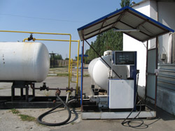 Продам действующую газовую заправку АГЗС пропан, бутан Мелитополь Участок S =0,5 га АГЗС (пропан, бутан), операторская. Терминал (хранилище сжиженного газа) на 20 тонн, сдан в эксплуатацию в 2006 году. Раздаточная колонка американского производства Shelf (Шелф). Есть паспортизация всего оборудования. . Цена – 150 тыс. $ Разумный торг уместен. Расположение: выезд из города по трассе Харьков-Одесса. Прямой телефон собственника без посредников Константин