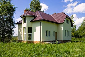 Коттедж 207 кв.м. в охраняемом КП на участке 12 соток по Калужскому шоссе, 71км от МКАД, д.Воробьи. Панорамный вид. Под отделку. Состоит из: прихожей, кухни, гостиной, гардеробной, двух санузлов и четырех спален. Камин. Электричество и газ оплачены. Поселок граничит с лесным массивом, круглогодичный подъезд. Возможно увеличение участка. Рядом Парк Птиц «Воробьи». ПМЖ. Цена: 5,8 млн.рублей.