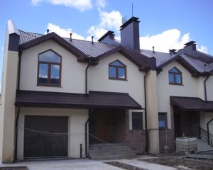 Продается таунхаус 260 кв.м. (Пятницкое ш. 10 км от МКАД) д. Аристово Таунхаус под чистовую отделку, все коммуникации (электричество, канализация, отопление) заведены, подключены, стены оштукатурены, теплые полы, кондиционирование, газовый котел, радиаторы... Все делалось для себя, качественно и продуманно. Оригинальный авторский дизайн-проект. Поселок действующий, бизнес-класса. Вокруг лес. Соседи достойные. Прямая продажа от собственника. Стоимость 12 800 000 руб.