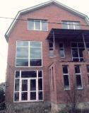 Продам гостиницу с. Агой, Туапсинский район, 1 500 кв.м., _ 59 900 тыс.руб. (от хозяина, без посредников) земельный участок 10 сот.1 км. до моря (до магазина Магнит и центральной трассы 200 м.) Новая постройка 2010 г. - 2 этажа + мансарда и подвальные помещения. Каркасно-монолитное здание, колонны, плиты перекрытия (монолит), стены блок облицован итальянским облицовочным кирпичом с утеплением.