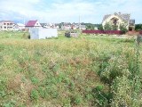 Адлер, золотой гребешок, 6,2 сотки, ИЖС. Документы в собственности. Ровный, почти квадратный, в 3 км от моря и города, на участке электричество (подключение, техусловия), водопровод (оплачен). В ближайшей перспективе - газ и канализация, вагончик для хранения стройматериалов. Подъезд - асфальт, 100м гравий. Выезд на большую трассу через 700м. Недалеко от участка церковь, магазины, автобусная остановка. Идеальное место для нового строительства. Подходит для любых типов частных построек. Видео: