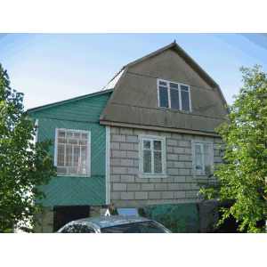 Продам дачу в Гатчинском районе Ленинградской области. Двухэтажный дом с полной отделкой отапливается русской печкой, под домом есть гараж, погреб. На участке имеется баня, теплица, скважина. Много плодовых деревьев и кустарников, ухоженный участок 6 соток. Электричество, удобный подъезд, расположен в поселке с развитой инфраструктурой.