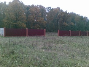 Продается дачный участок по Каширскому ш. статус земли ПМЖ, 22 км. от мкад, Шувайлово, 10 соток, участок правильной формы, расположен в коттеджном поселке, есть все коммуникации, подведена дорога, огорожен кирпичным забором, место на берегу зарыбленного озера, 6000 уе/сотка.