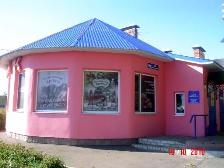 Продается кафе-гостиничный комплекс ЕРМАК на трассе М4 (526 км), 5 км от черты г. Воронеж, в с. Новая Усмань. Достоинства продаваемого бизнеса: - газ, свет, вода, овощехранилище (погреб), две сливные ямы (15 и 54 куб. м.), парковка 20 сот., две скважины для воды, туалет (жен. - 6 кабин, муж. - 5 кабин), душ - 1 кабина, два мангала ( летний и зимний). Здания: комплекс,- 500 кв. м. Земельный участок: 15 соток в собственности. 20 сот под парковку. Стоимость: - 15 млн. руб., торг уместен.