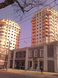 Элитные апартаменты, центр города, 150 м2, 3 спальни + огромная гостинная, белый вариант, сумасшедший вид на город.